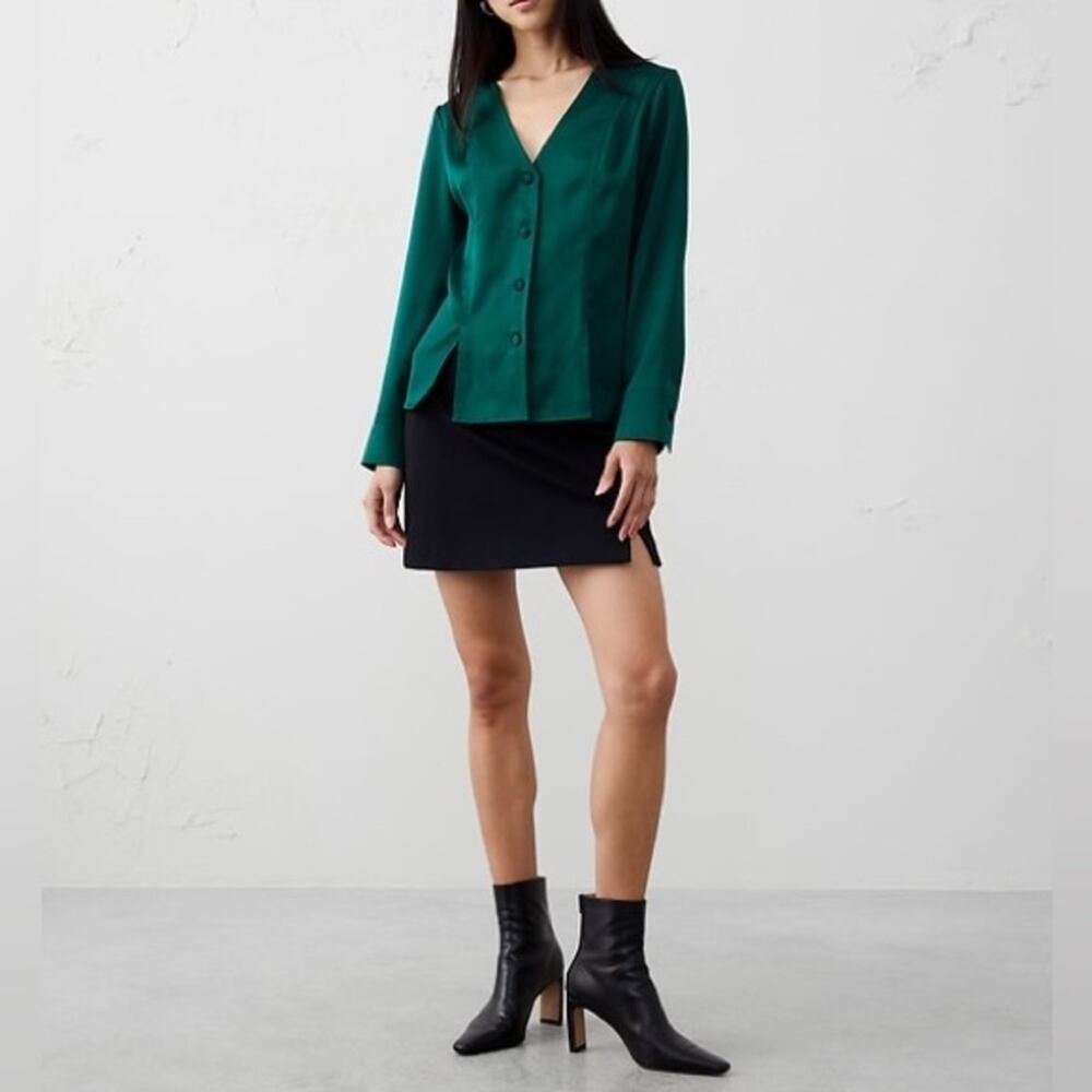 Banana Republic SILKY SEAMED SLIT BLOUSE Green Holiday sleek chic Wintery NWT 8